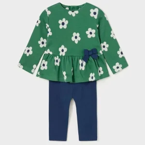 conjunto color verde y azul marino