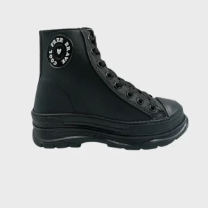 tenis con agujetas color negro