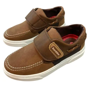 Zapato estilo tenis color moka con cierre velcro