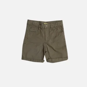 bermuda color verde militar, con ajuste interior. para niño