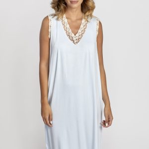 Camisón Mariana sin mangas viscosa celeste.